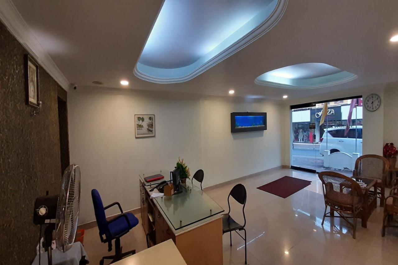 Madaparambil Residency Alwaye Exterior foto