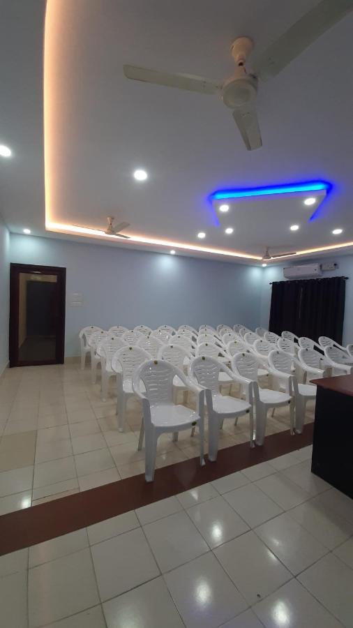 Madaparambil Residency Alwaye Exterior foto