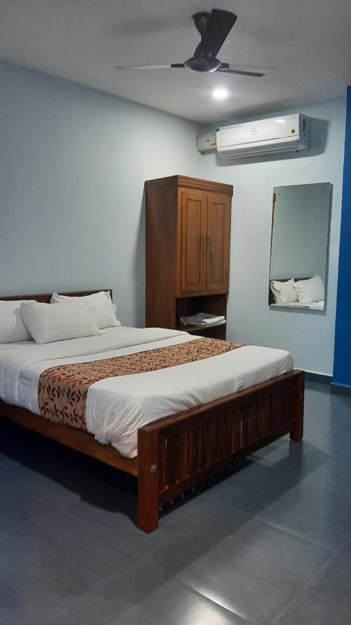 Madaparambil Residency Alwaye Exterior foto