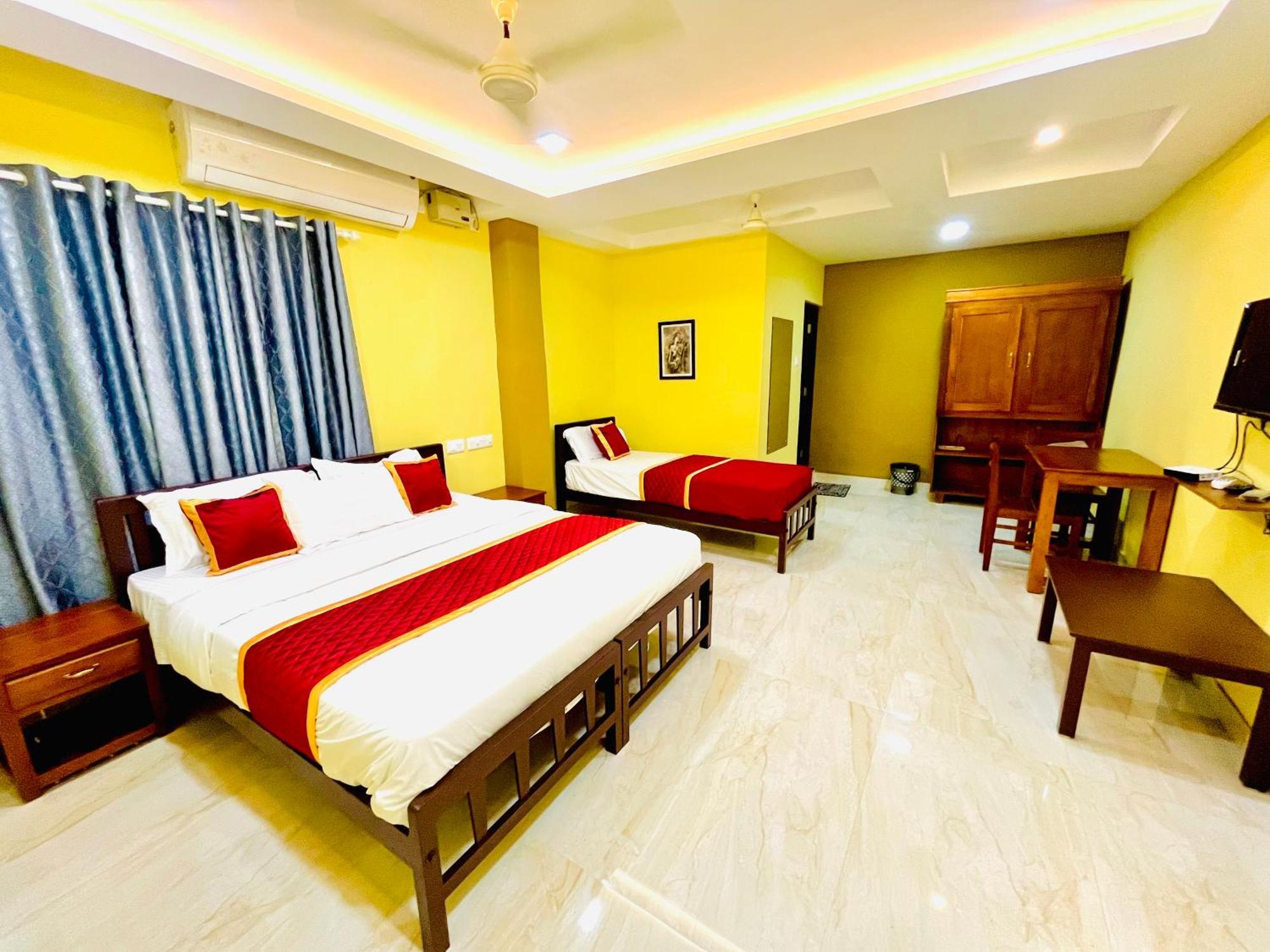 Madaparambil Residency Alwaye Exterior foto