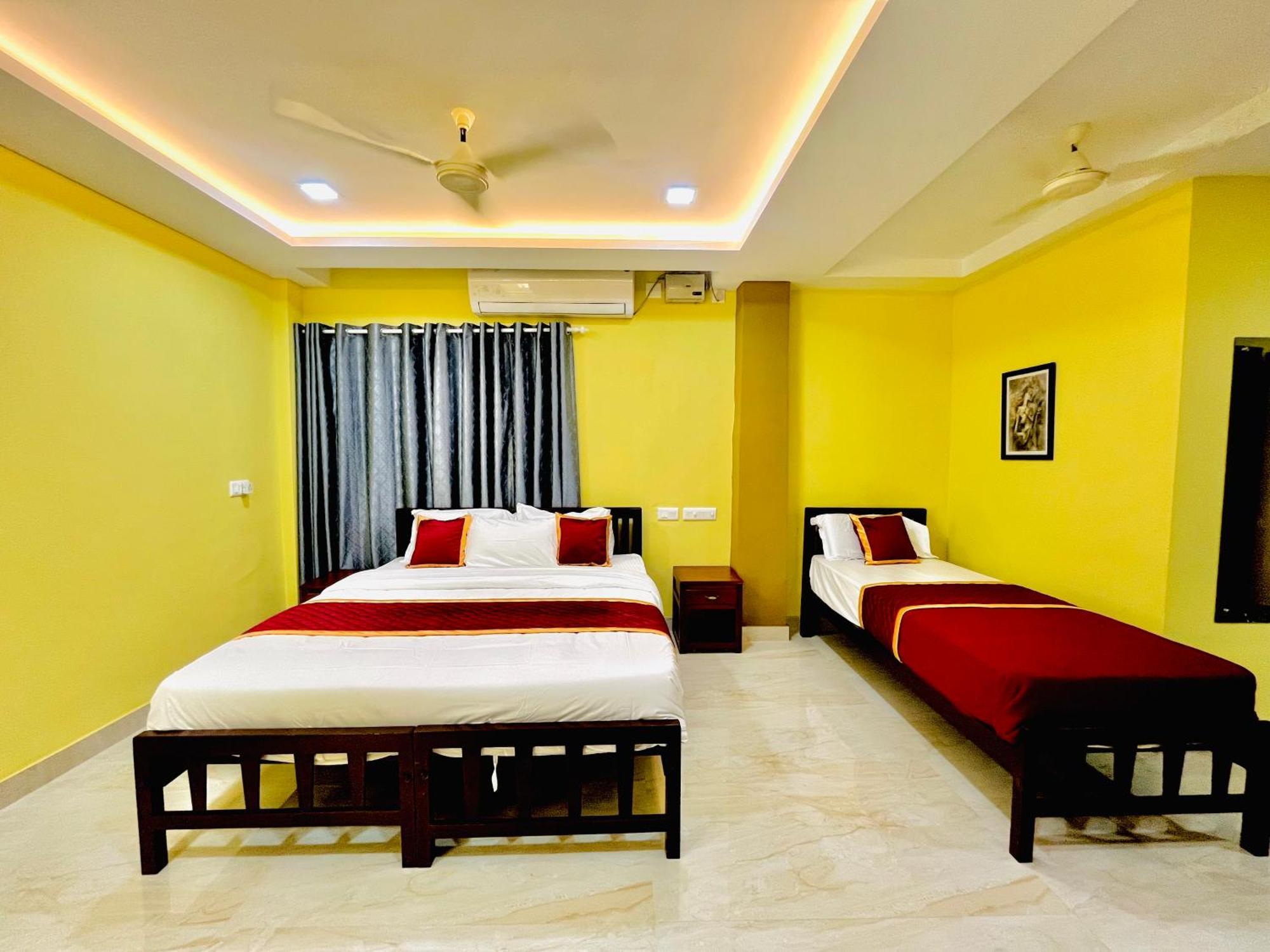 Madaparambil Residency Alwaye Exterior foto