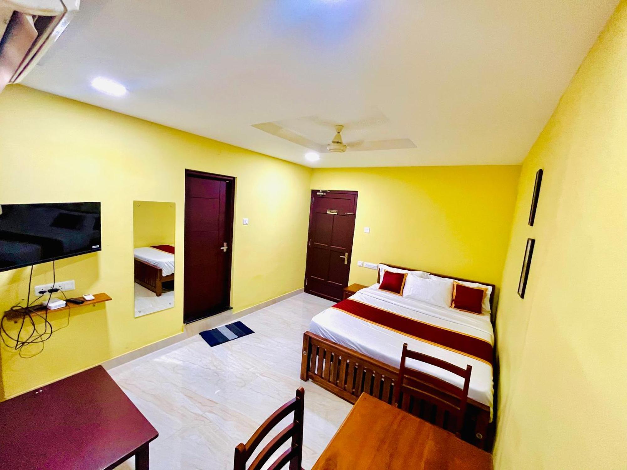 Madaparambil Residency Alwaye Exterior foto
